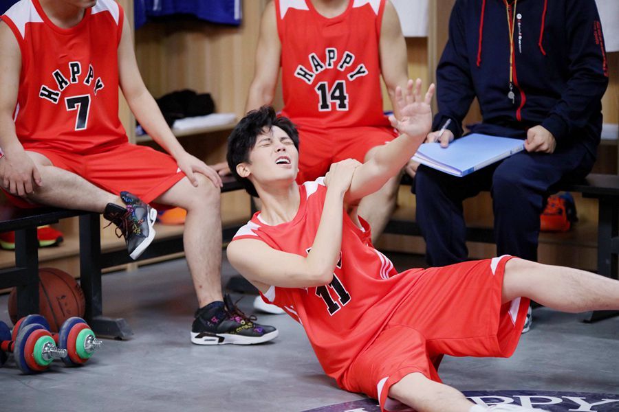 侯明昊李乃文挑战开心剧乐部全能少年打篮球花式炫技