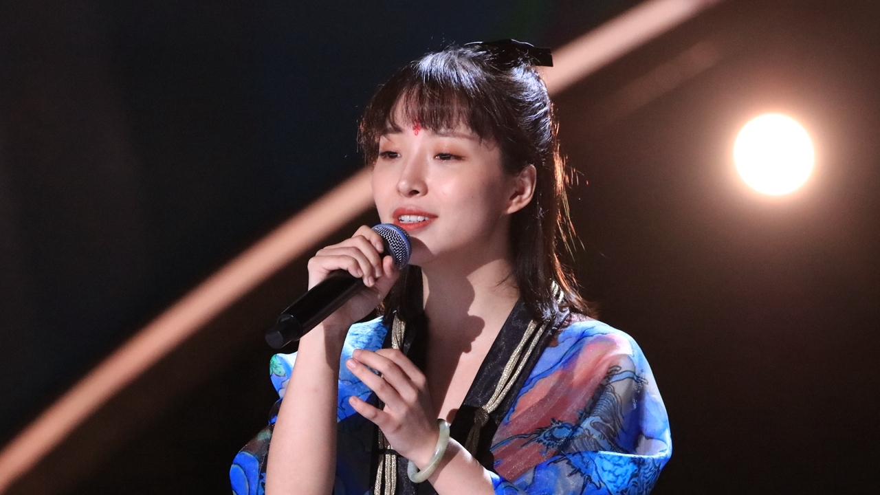 四川成都街头艺人派星儿《关山酒》 2020中国好声音第4期