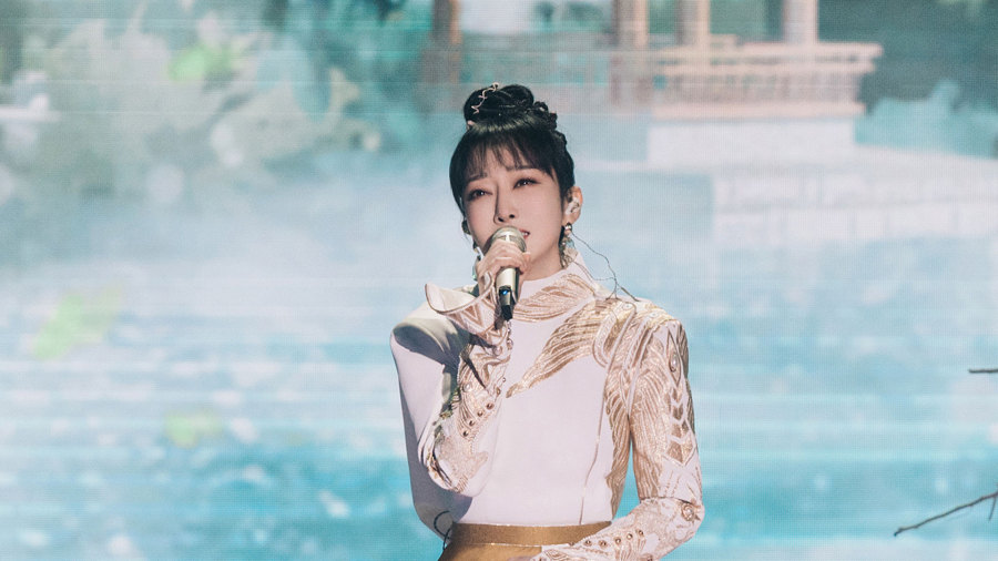 萨顶顶鱼跃而上为歌而赞2第8期