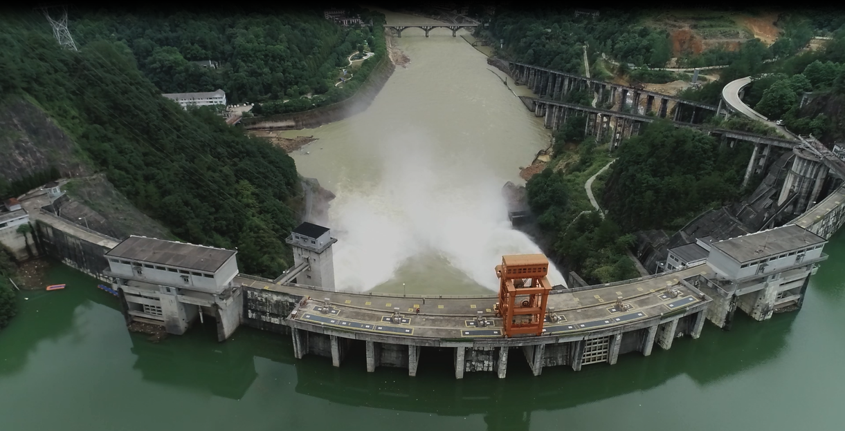 7月8日至14日,紧水滩电站多次开展错峰泄洪,减轻下游行洪压力,保障