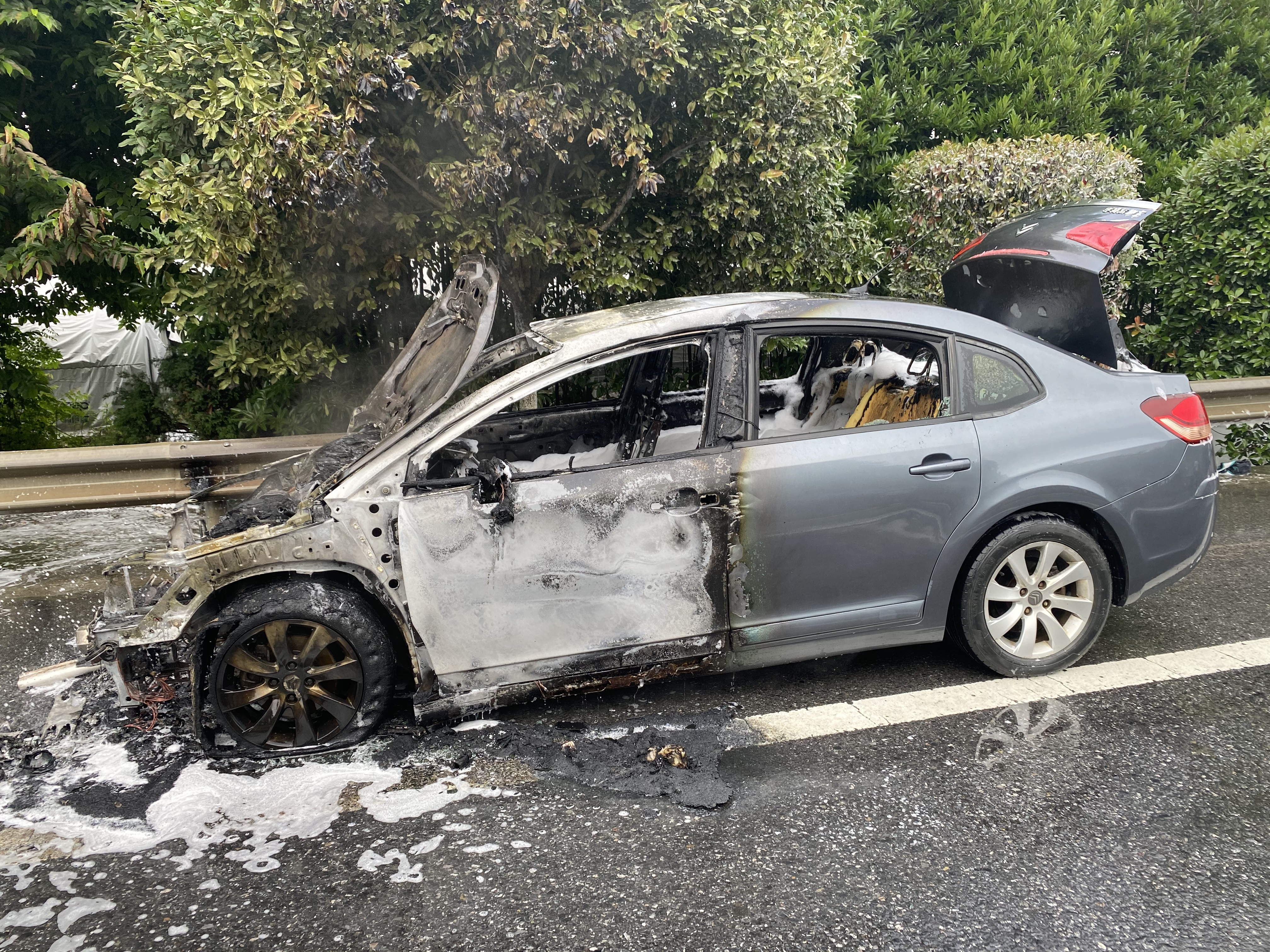 夏季汽车自燃事故多发做好车辆体检谨防汽车上火