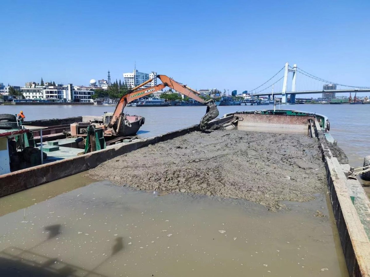 宁波三江河道开启新一轮清淤美颜