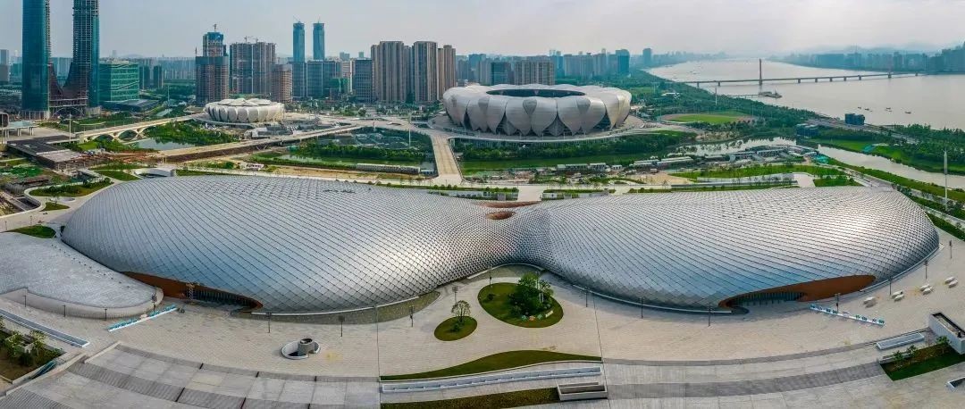 觅蝴蝶赏玉琮观亚运村容全国多家媒体在萧山见证亚运三馆三村的魅力新