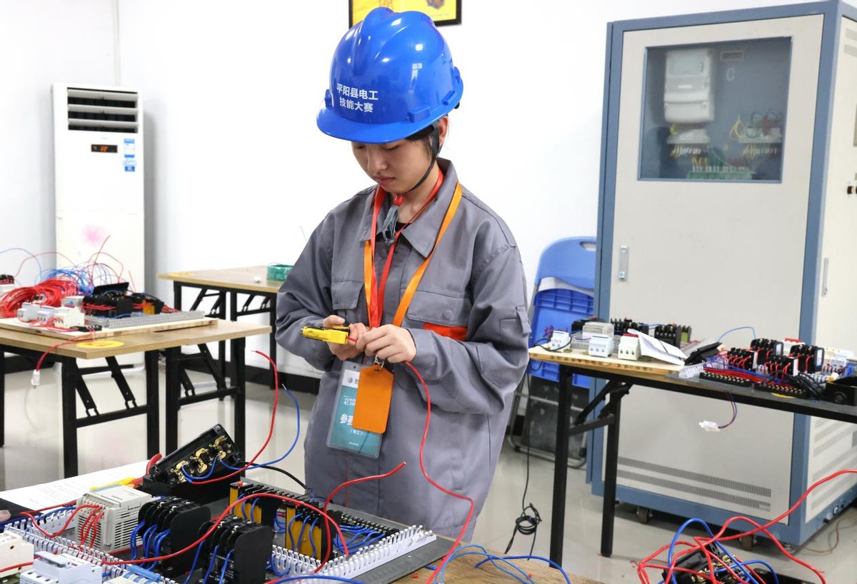 当天下午17时,2022年度平阳县电工,变配电运行值班员职业技能大赛终于