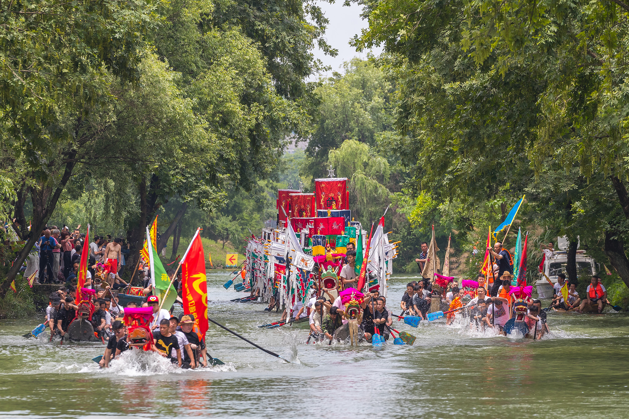 以匠心守初心杭州蒋村老匠人又做了两艘小型满天装龙舟