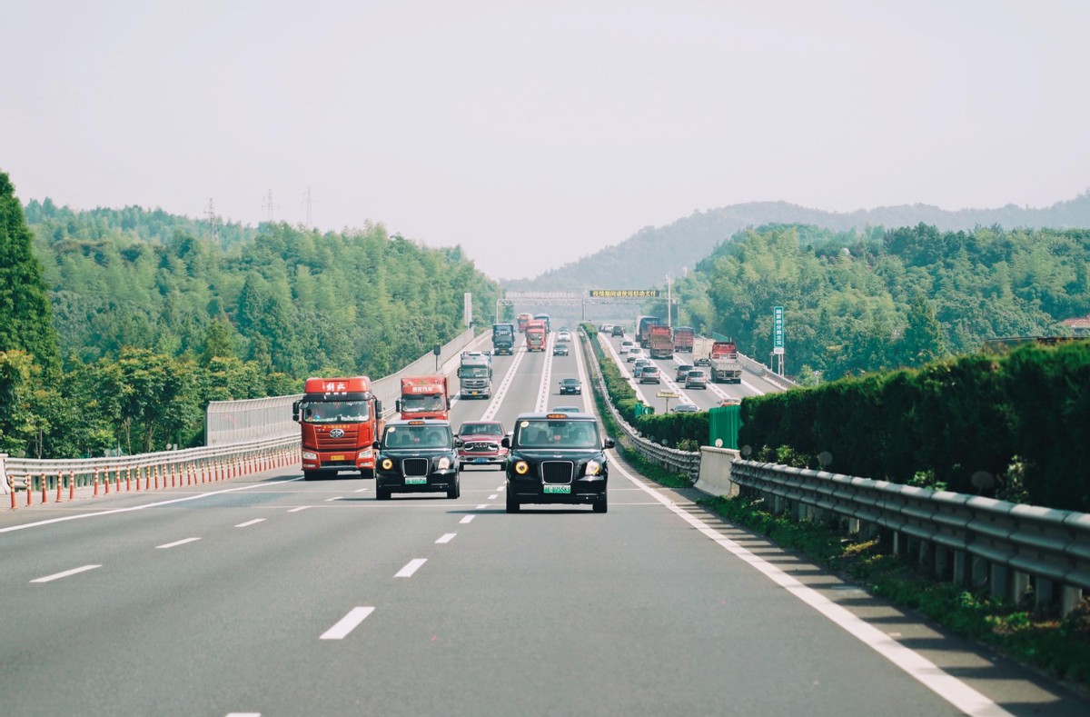 湖州首批新能源人性化无障碍出租车投入运营
