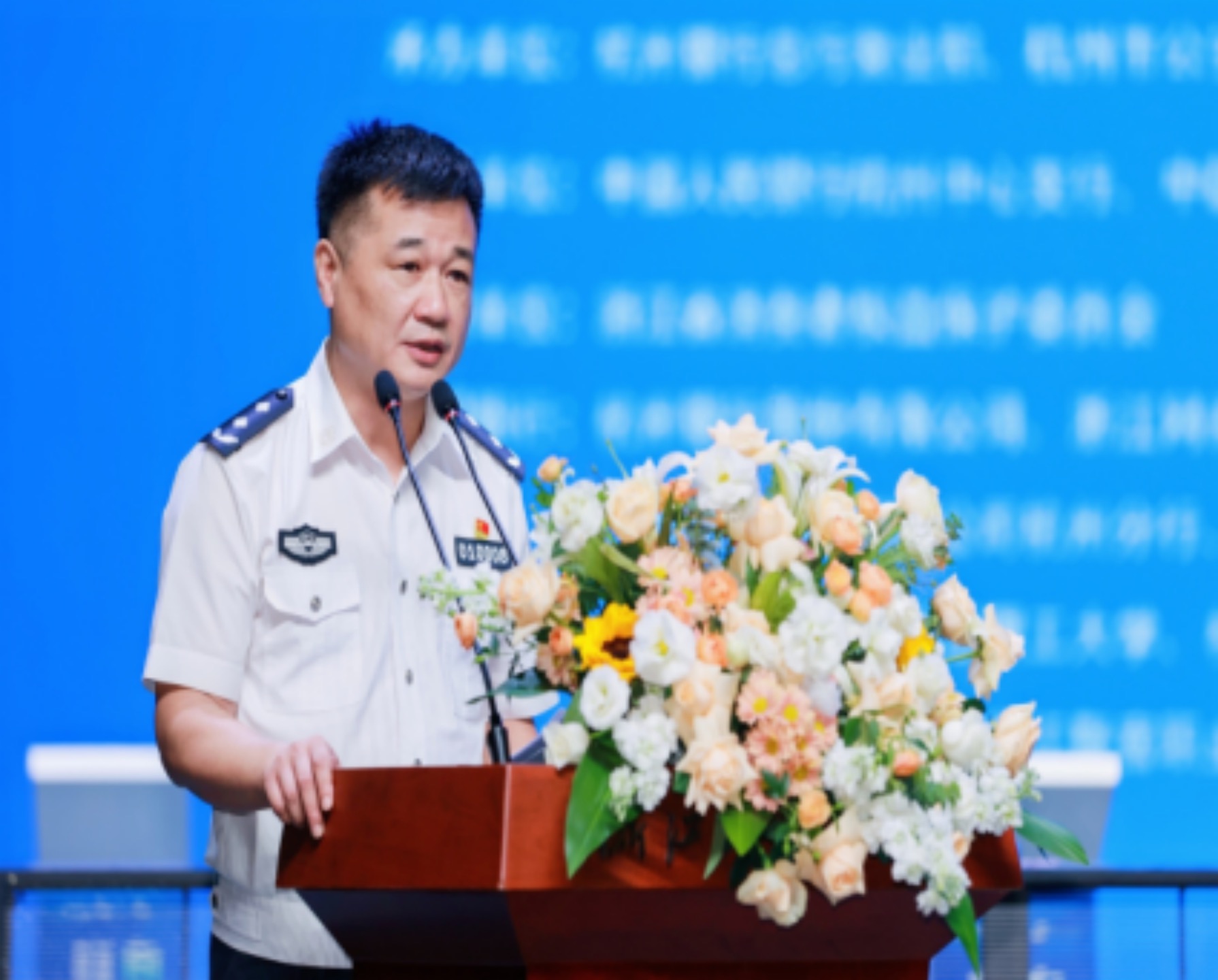 警方代表杭州市公安局副局长姚利民指出,电信网络诈骗已成为"全民公害