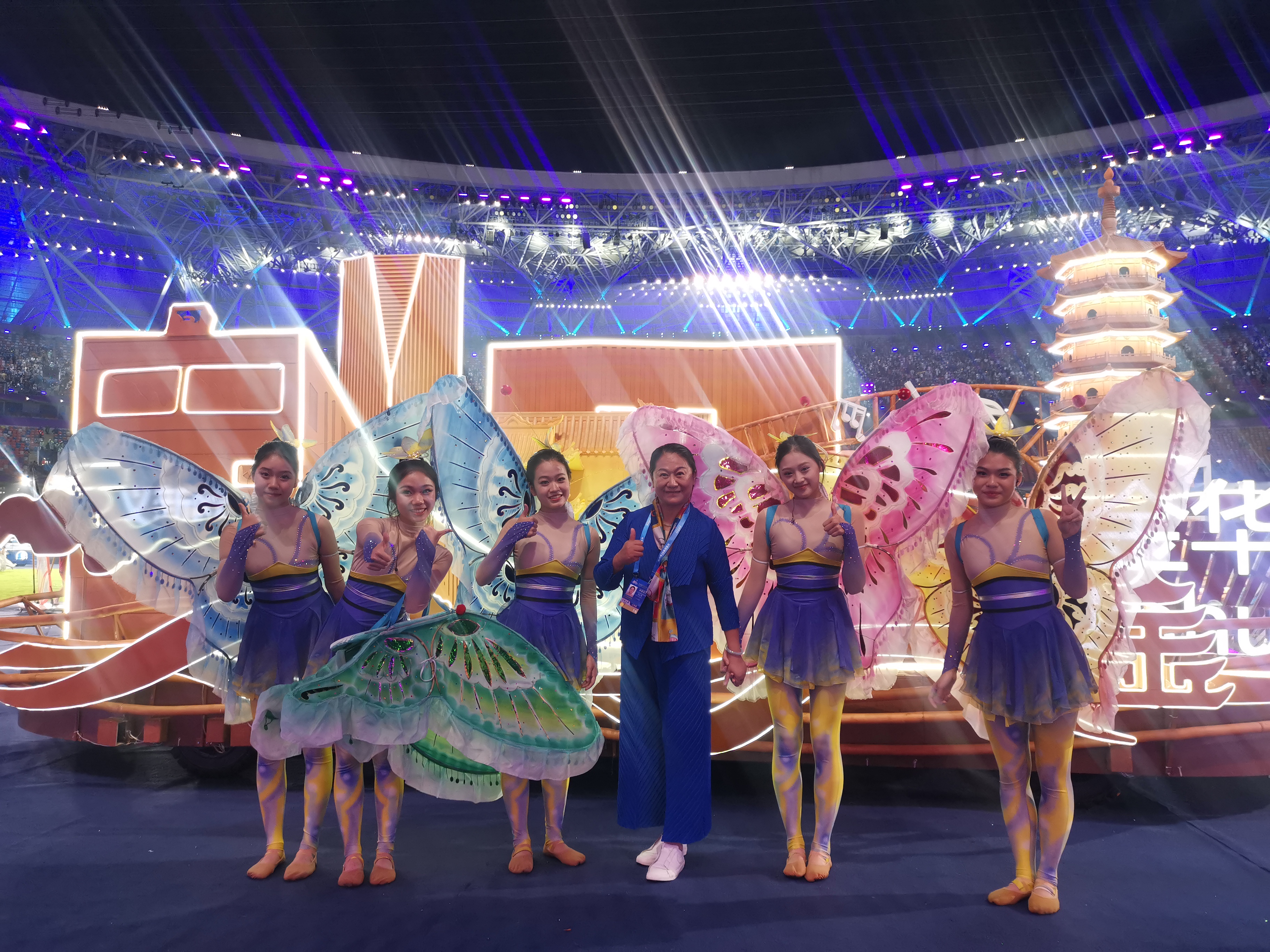 金华艺术学校负责人介绍,在接到演出任务后,学校利用国庆假期加紧排练