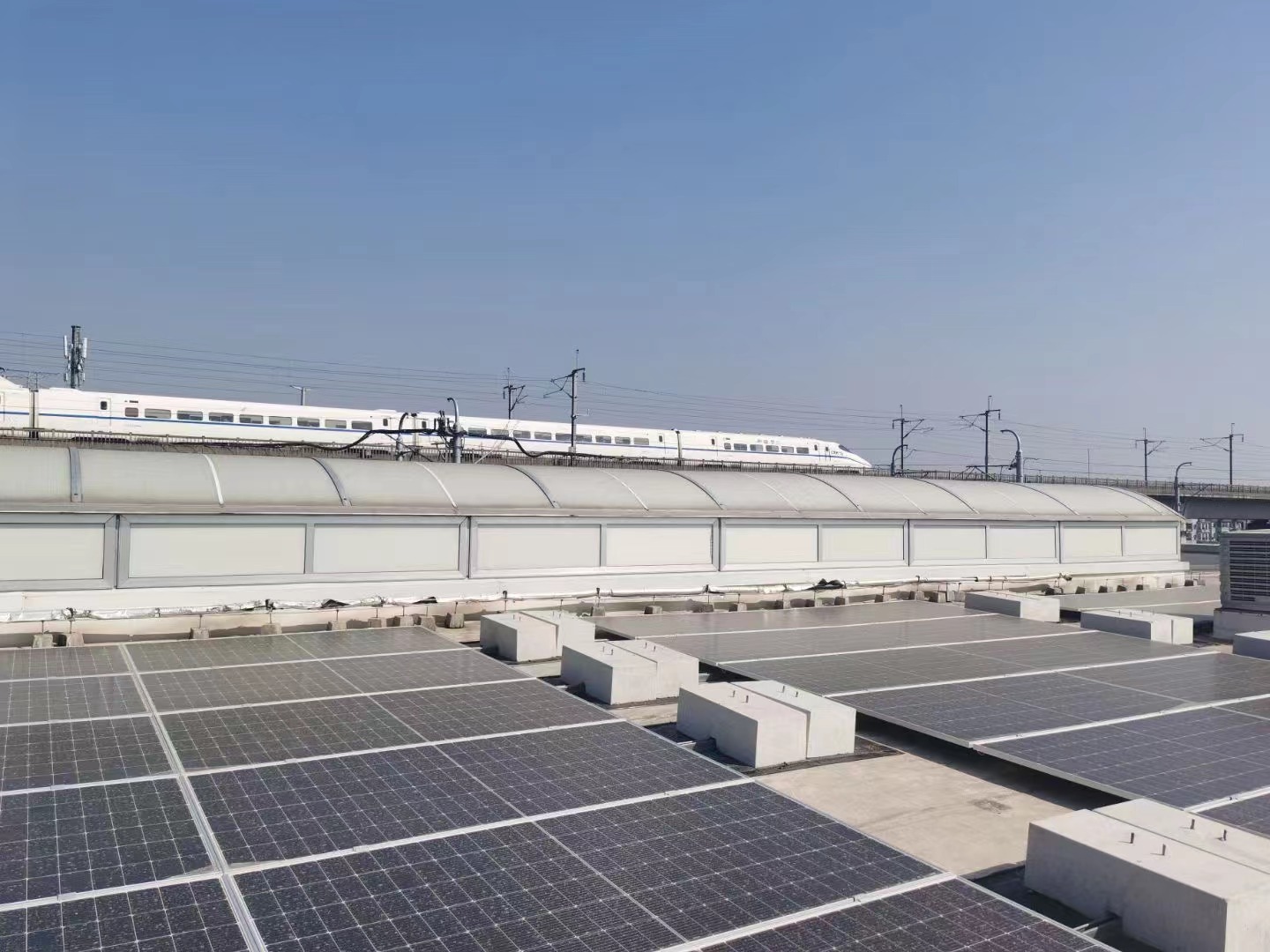 浙江首个地铁车辆段屋顶太阳能工程顺利并网