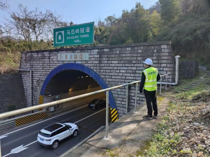 强化道路安全管控守护节后复工车辆平安路