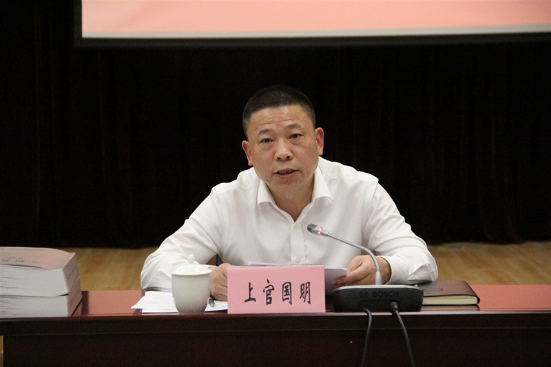 志稿终审意见作交流;县委副书记,县长上官国明宣读《云和县志(1991