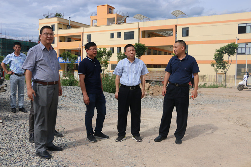 上官国明调研招商引资工作