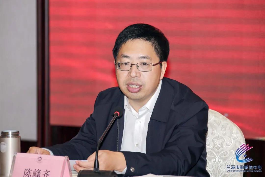 会上,金建荣通报了今年以来兰溪经济社会发展情况;市发改局通报了