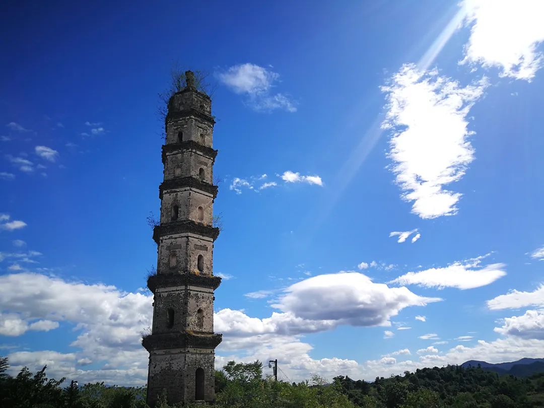 (修缮前的香溪宝塔)/图片由香溪镇提供