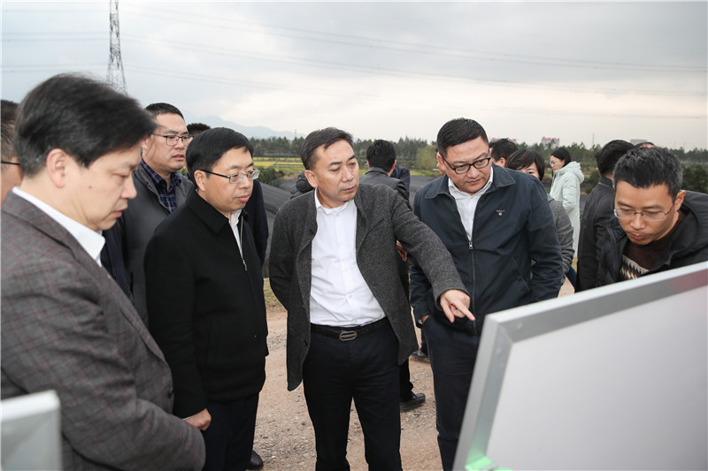 杨一之)昨天,金华市委常委,常务副市长郑余良一行在兰溪调研港航项目