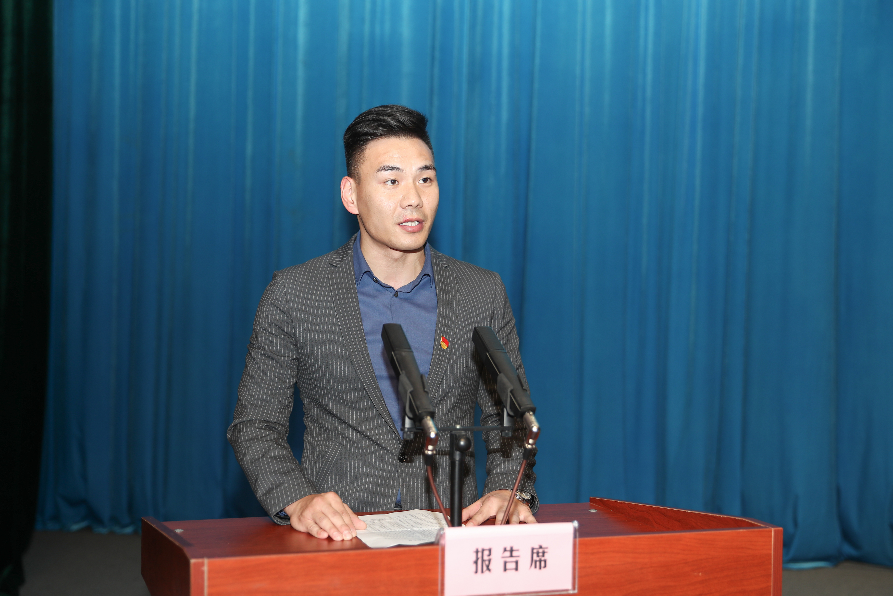 像兰溪市科技局退二线干部,黄店镇王家村"第一书记"陈尧康和农村指导