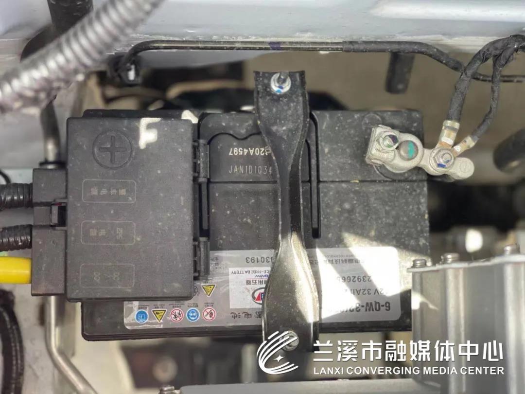 兰溪五菱新能源爆款车的蓄电池巨江电源造