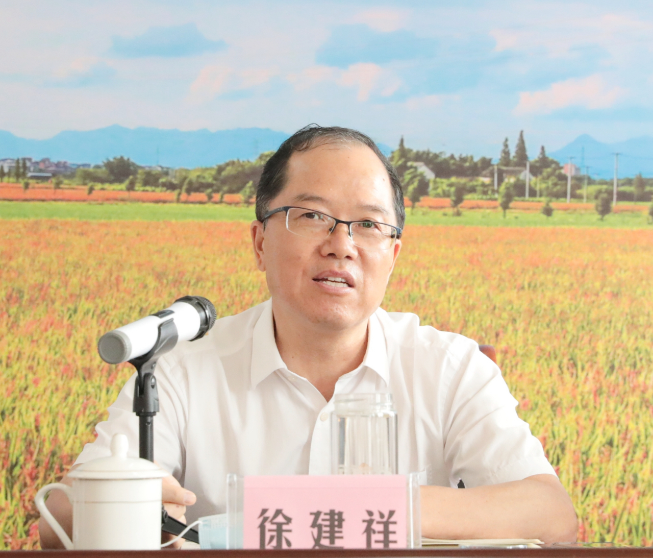 徐建祥指出,要认真总结经验,重视调查摸底,宣传发动和示范带动工作