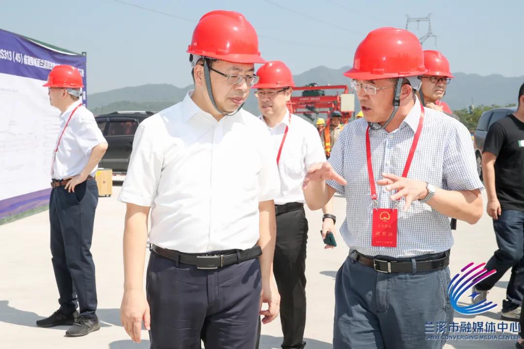 楼东江,姜玉芳,兰溪市领导陈峰齐,刘成芝,朱俊华,吴一成参加视察