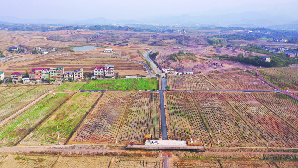 香溪镇高质量推进土地综合整治与生态修复工程