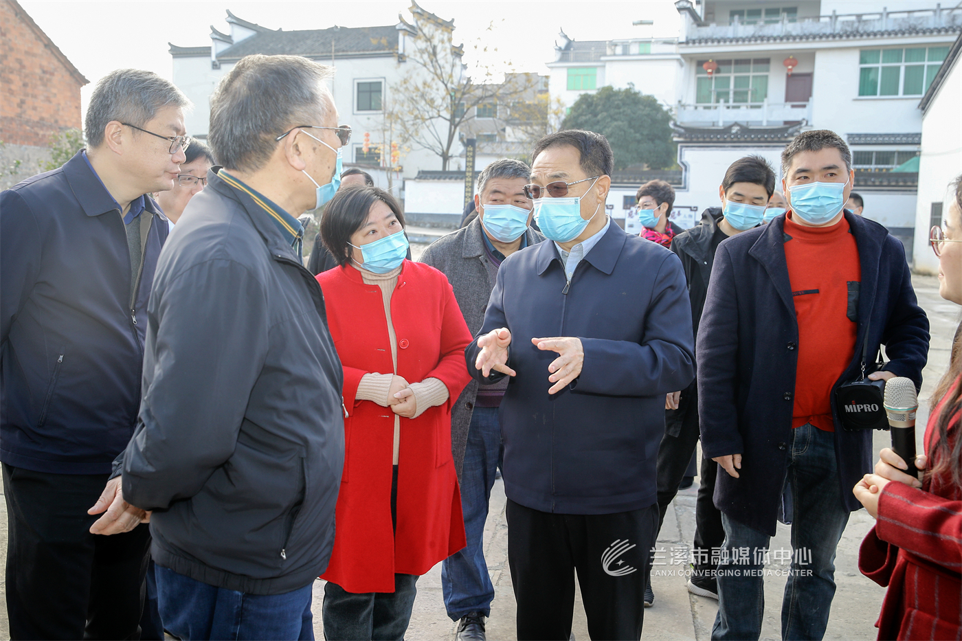 会长陈加元;金华市人大常委会主任陈玲玲,金华市慈善总会会长俞流传