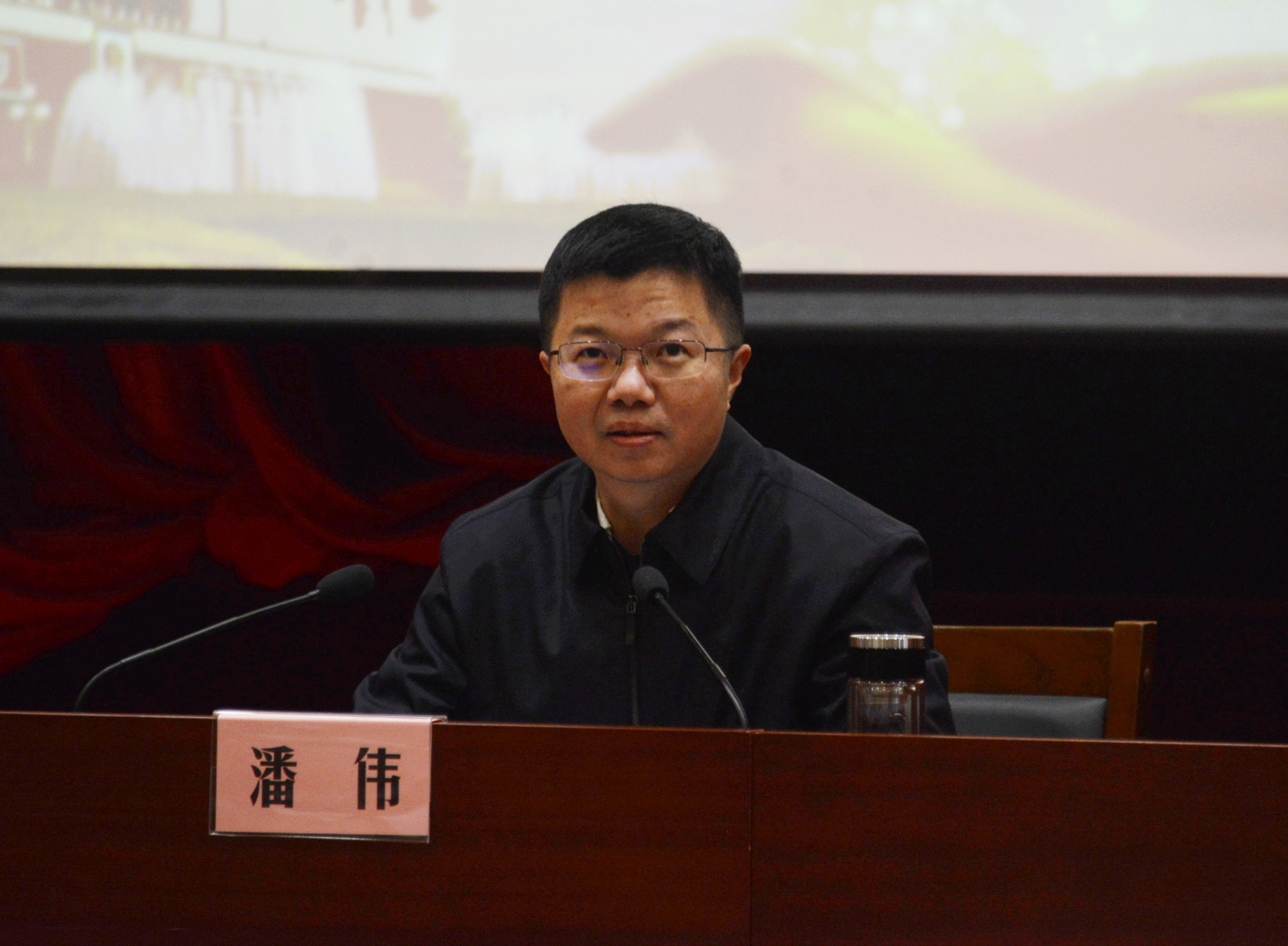 潘伟在全县科级学的