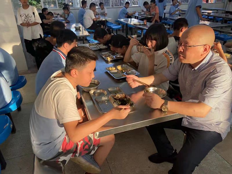 "这种亲切的交谈在章旦中学教育集团已成为常态,语文教师许耀文表示"