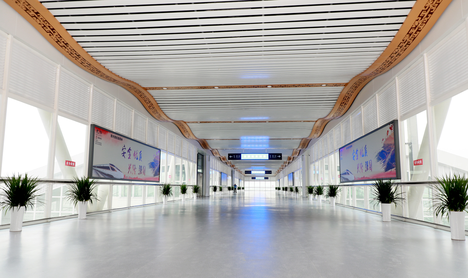 龙游站新站房今天启用