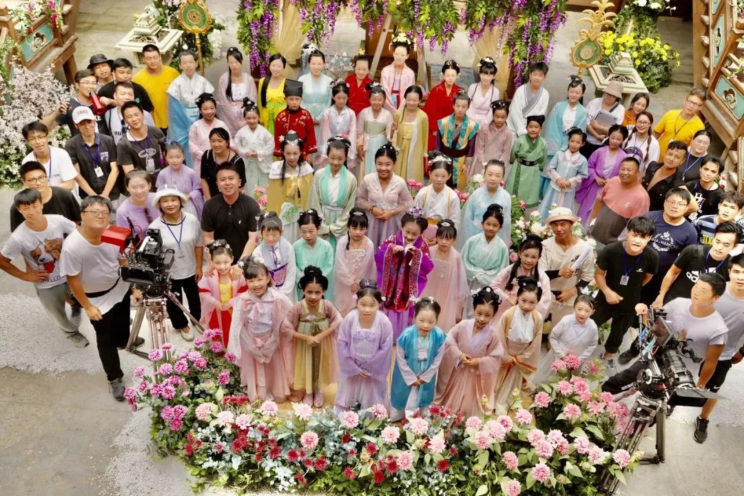 大型古装少儿电影《百花仙子》在象山影视城杀青啦!小演员们萌萌哒