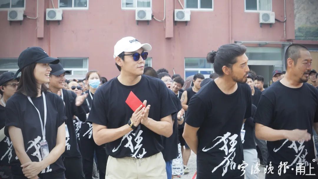 "张东升"又要爬山了!秦昊新剧在象山开机,这次他演的是