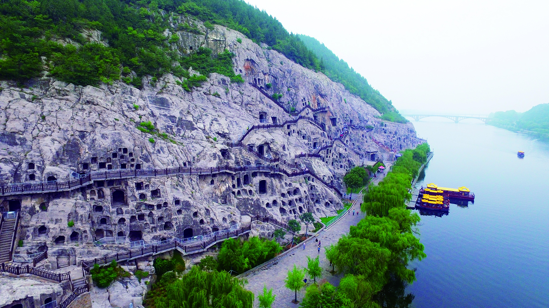 龙门石窟:石头巨制洛阳画