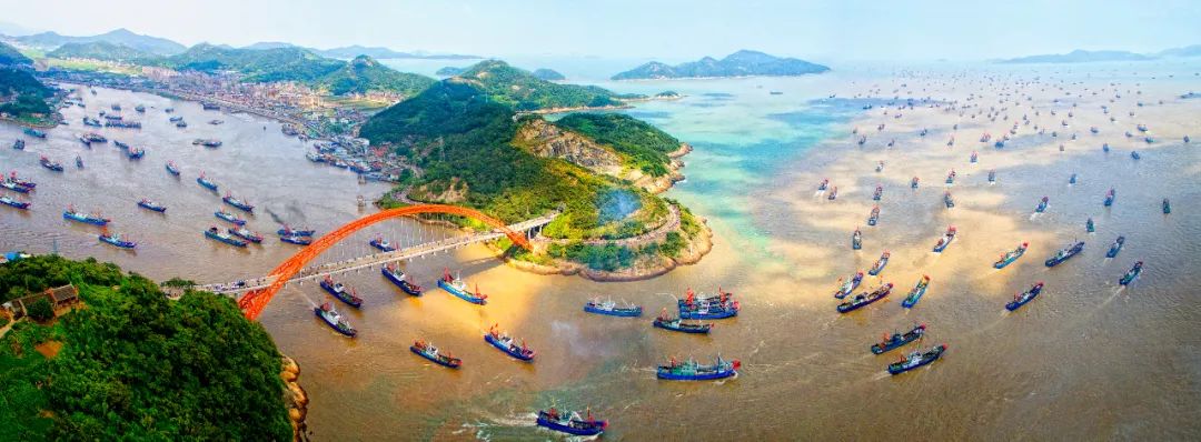 滩,涂,岛资源 海域面积6618平方公里, 斑斓海岸塔头旺美景 北部象山港