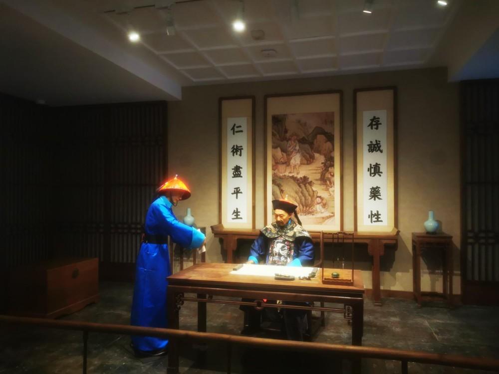 展览共分"清宫药房景象""太医院和御药房""存诚慎药性——药材与药具"