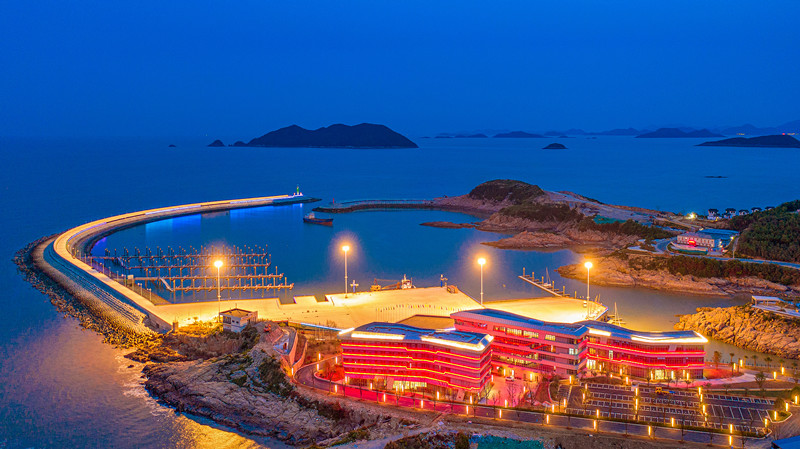 其夜景泛光照明以"活力海洋"为主题,铸造出"活力象山·扬帆亚运"风采