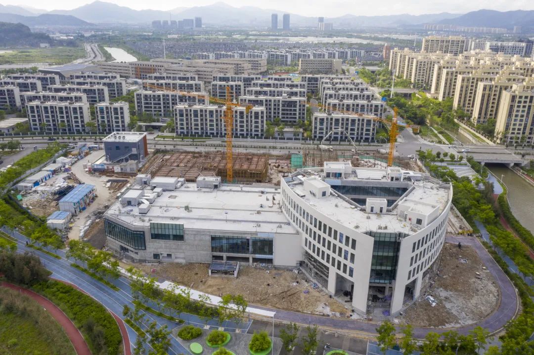 大目湾新城首个城市民生生活广场.