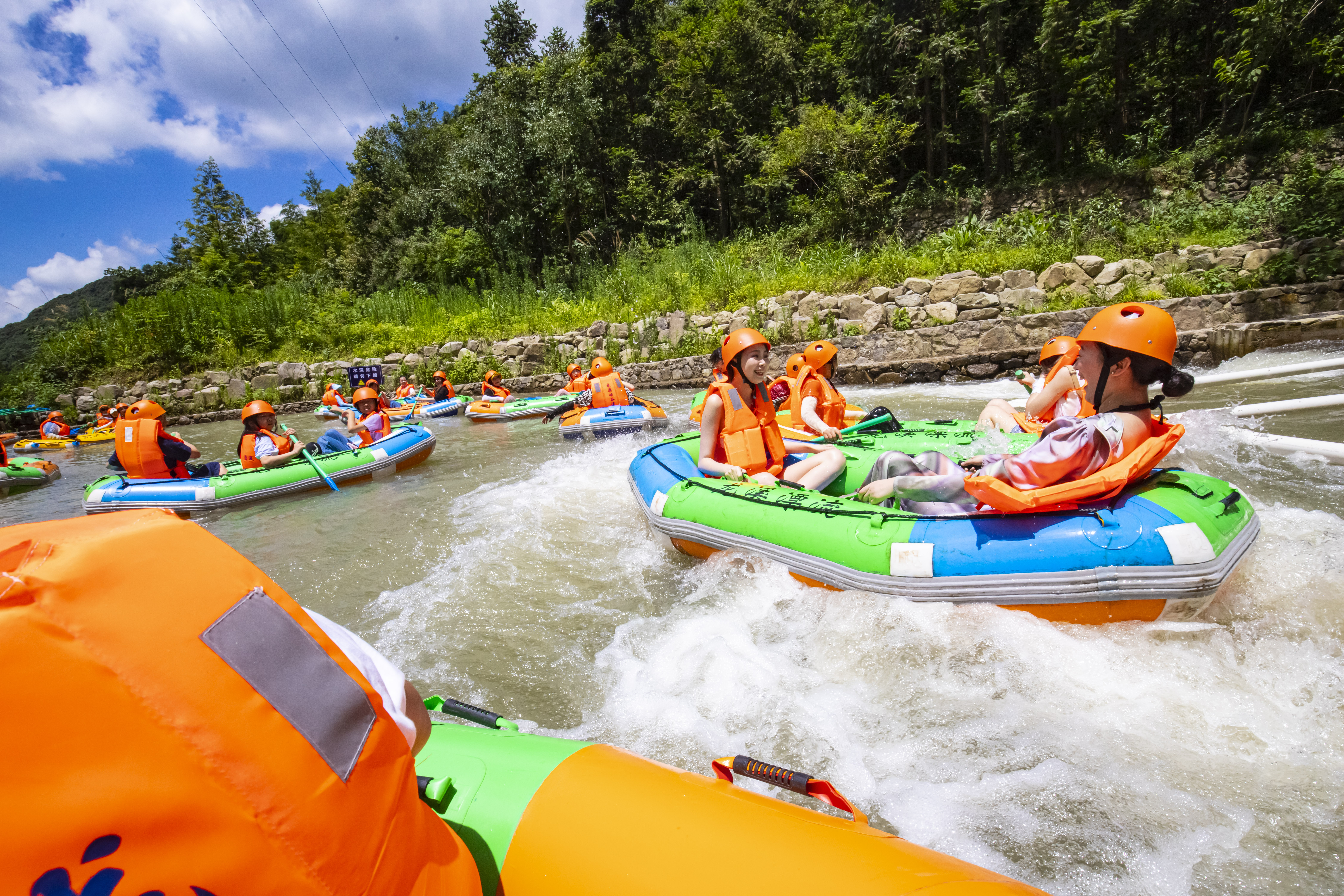 解锁独属夏天的清凉方式今天龙溪峡谷漂流正式投入运营
