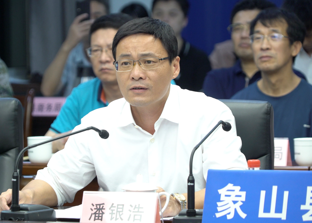 潘银浩:按照"一个目标""一个标准""一级响应"要求 继续做精做细防台