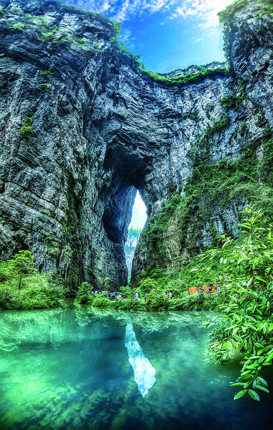 在武隆天坑地缝奇观聆听来自地球深处的声音