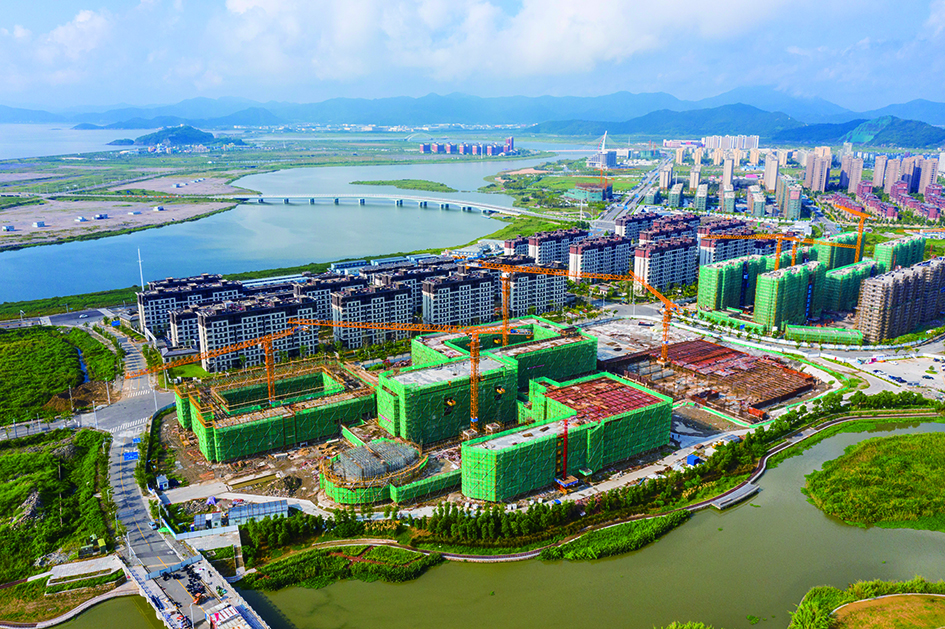 大目湾新城学校主体建筑结顶