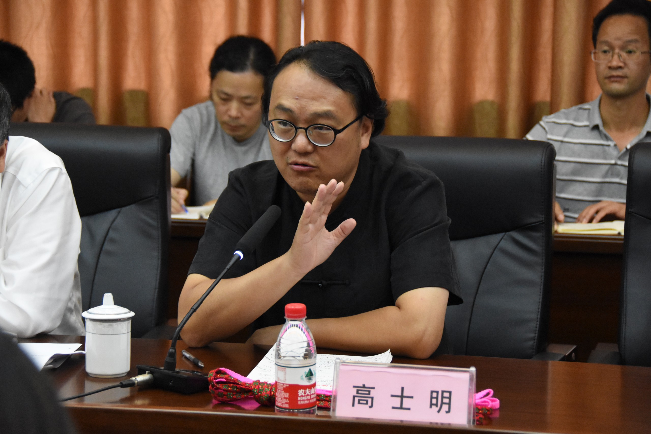 中国美术学院副院长高士明一行赴上黄村考察让上黄村在生态文明大格局