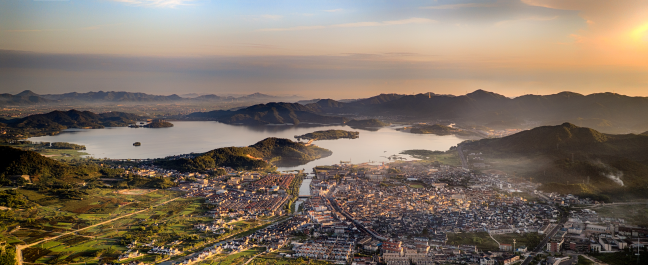 各美其美美美与共梁弄镇打造文旅型美丽城镇省市级样板纪略