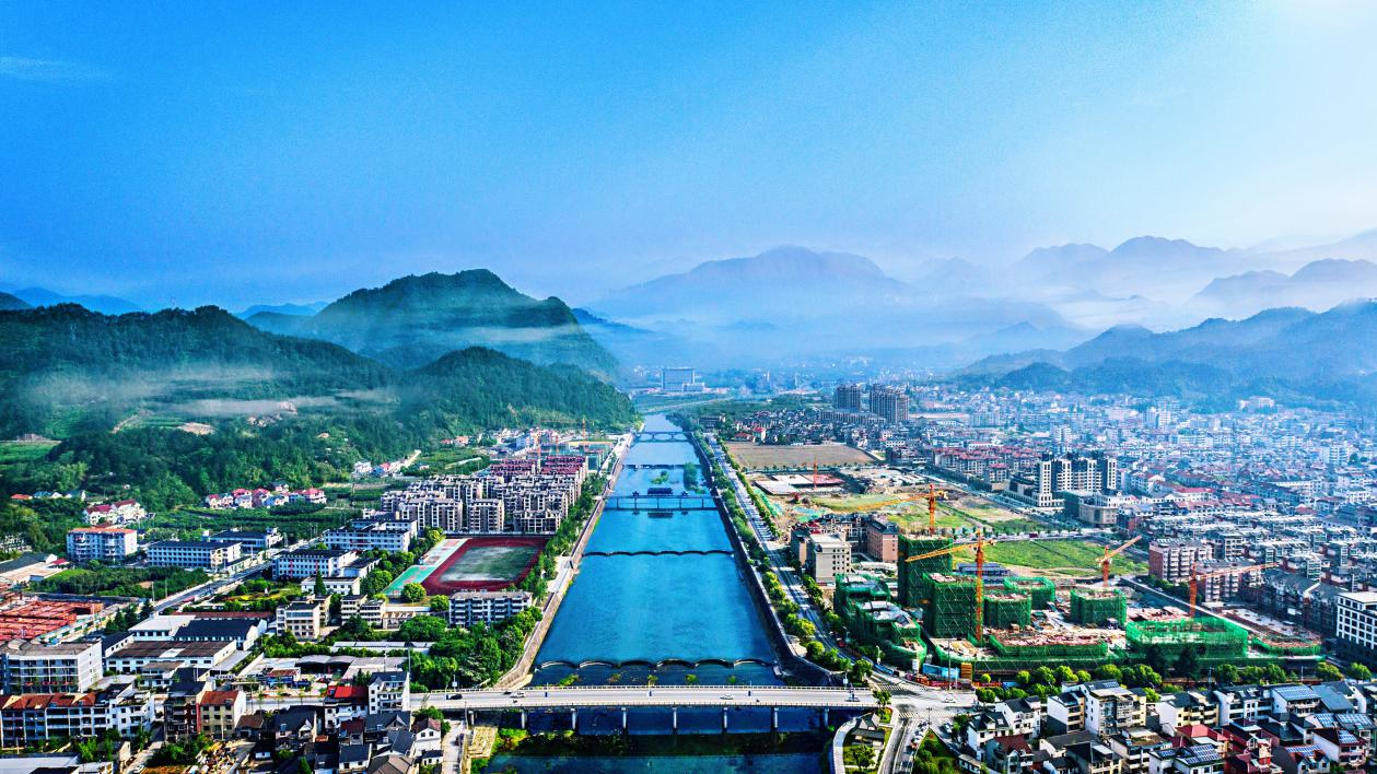 於潜美丽城镇的安居梦