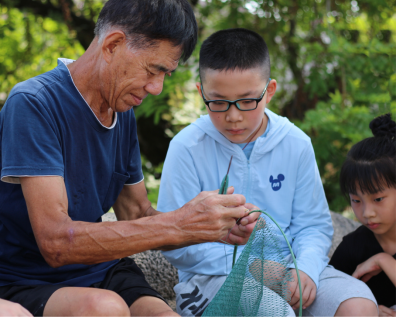 乡村复兴少年宫非遗传承润童心收渔网织护网垃圾分类与你童行