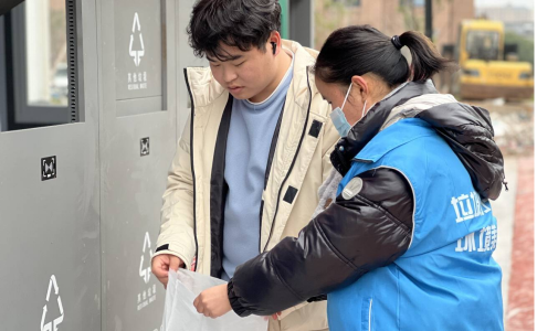 上虞区崧厦街道域内小区全力推进定时定点投放清运生活垃圾小区建设
