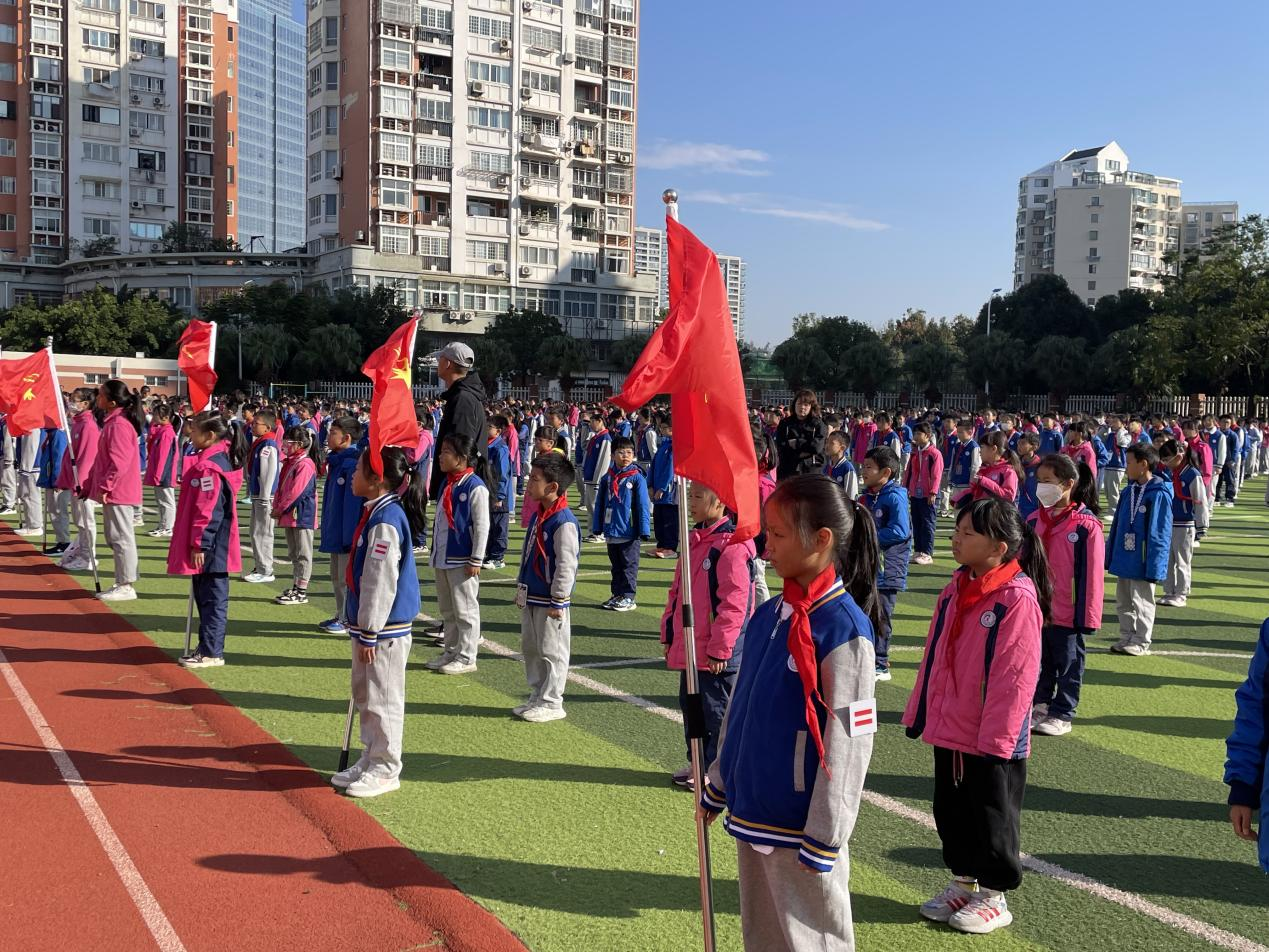 台州玉环快乐集盒你我童行城关中心小学和你一起做环保牛奶盒回收实践