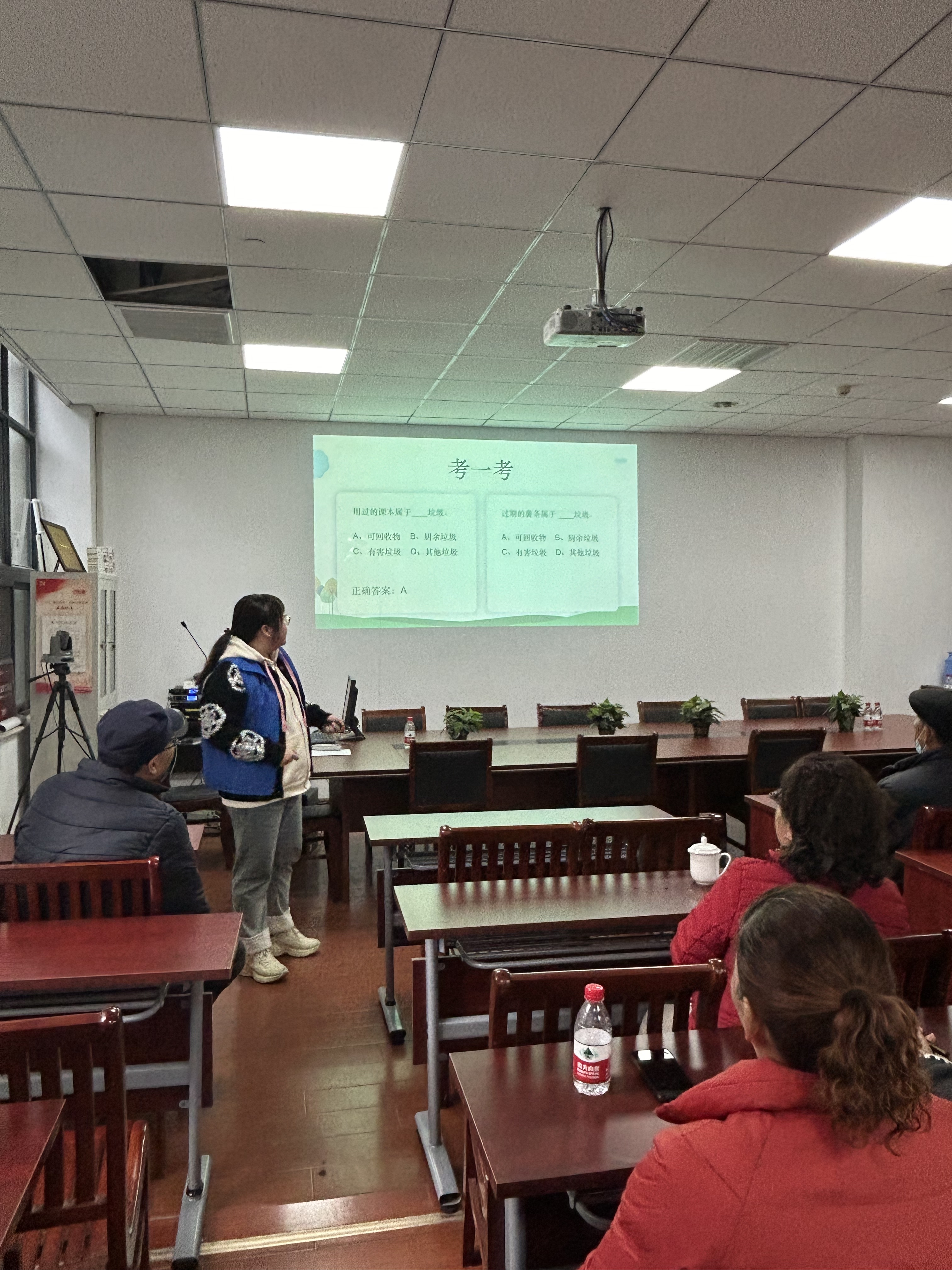 汇嘉社区开展垃圾分类普法宣传暨有奖知识问答活动