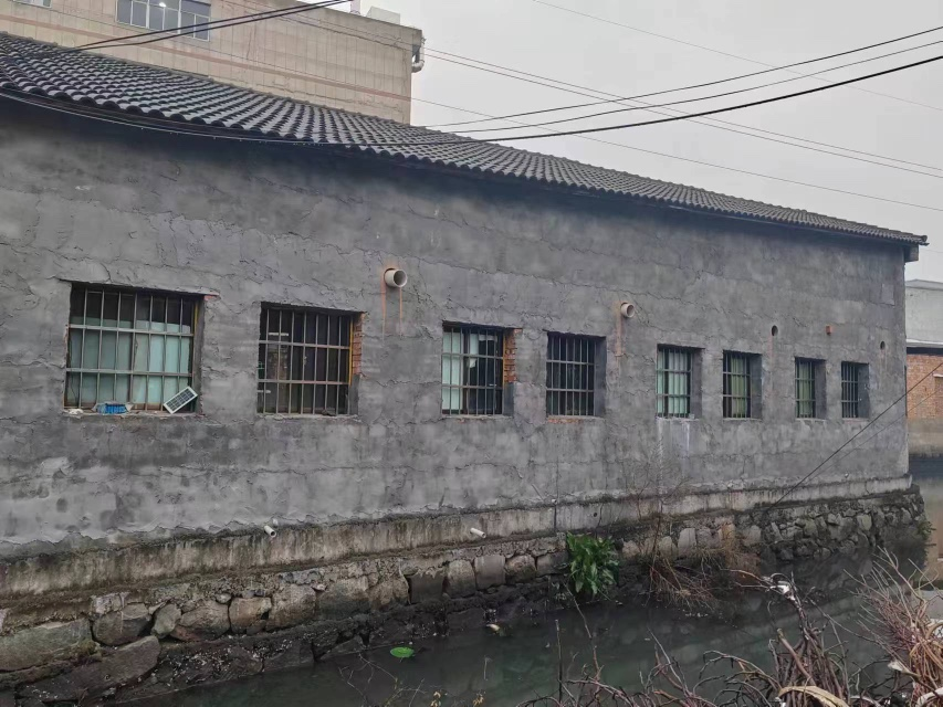 慈溪宗汉街道依法拆除一处涉水违建