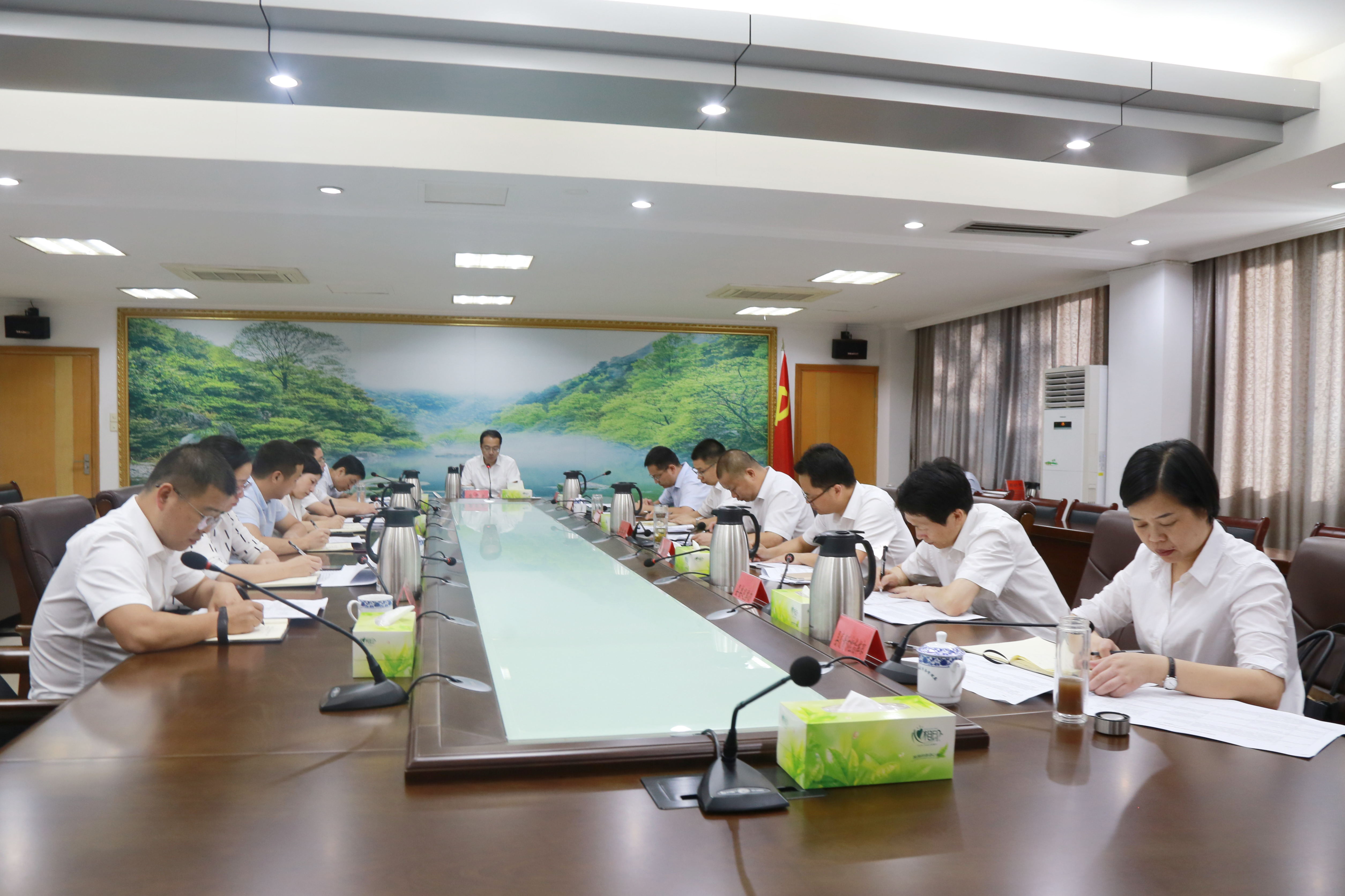 县委书记鲁霞光在省委巡视反馈意见整改情况汇报会上强调:坚决做到"四