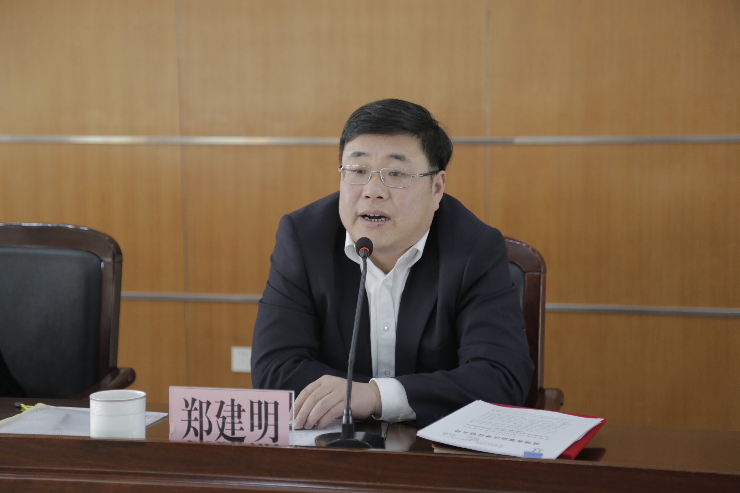 街道党工委书记郑建明讲话