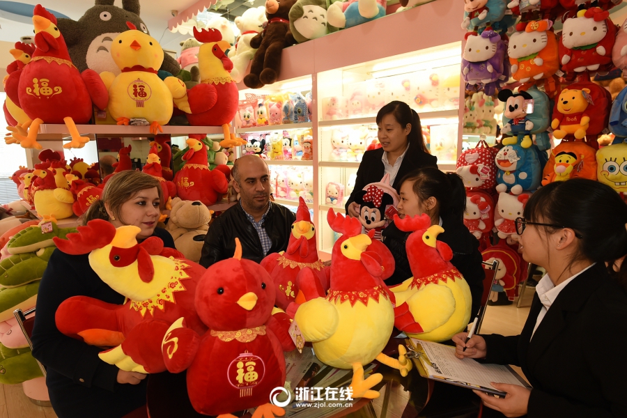 生肖鸡玩具迎来销售旺季